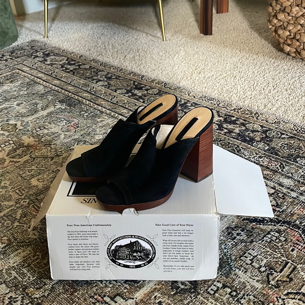BRAND NEW Frye Karissa Suede Mule, size 7.5, black